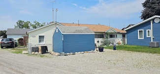 7152 Hillcrest Dr, Lakeport, MI 48059