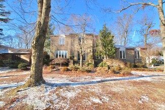 19 Leonard Dr, Morganville, NJ 07751