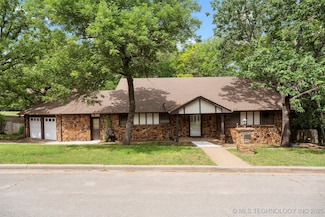 633 Kenwood Dr, Bartlesville, OK 74006