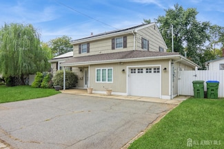 30 Waverly Dr W, Edison, NJ 08817