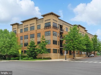 9521 Bastille St Unit 403, Fairfax, VA 22031