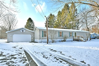 6321 Hoagland Blackstub Rd, Cortland, OH 44410