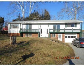 12 Mark Dr, Elkview, WV 25071