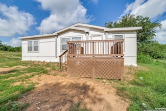 830 County Road 6751, Devine, TX 78016