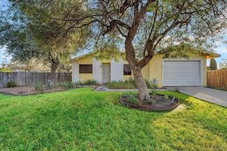 1069 Tempe Cir, Hanford, CA 93230