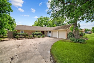 9005 Mahan Dr, Benbrook, TX 76116