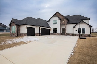 107 Jenna Ln, Gravette, AR 72736