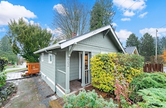 902 N 61st St, Seattle, WA 98103