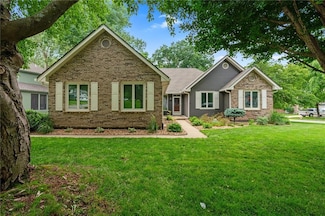 1100 White Oak Ln, Liberty, MO 64068