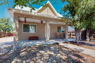 721 Edith Blvd SE, Albuquerque, NM 87102