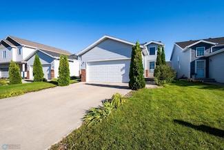4767 Spencer Ln S, Fargo, ND 58104