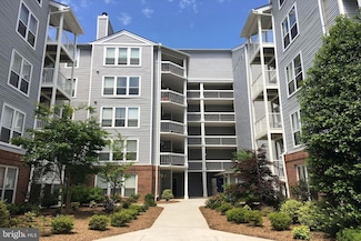 10248 Appalachian Cir Unit 1-D7, Oakton, VA 22124