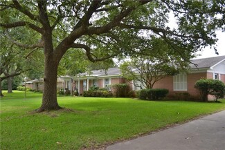130 Greenwood Dr, Jennings, LA 70546