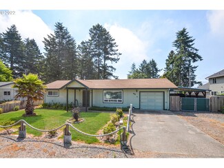 423 Pine St, Brookings, OR 97415