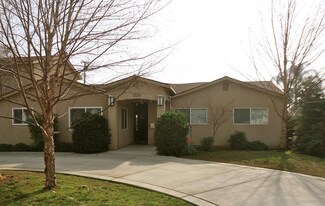 1225 Pine St, Selma, CA 93662