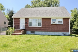 51 Dianne Ct, Clifton, NJ 07012