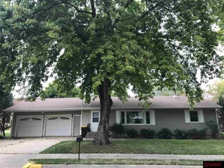 111 Lake Ave E, Minnesota Lake, MN 56068