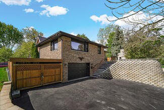 276 N Jackson Rd, Clarendon Hills, IL 60514