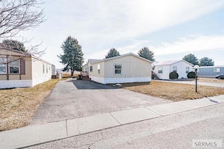 2158 N Whispering Pines Dr, Idaho Falls, ID 83401
