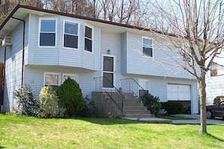 9 Harmony Ln, Glen Cove, NY 11542