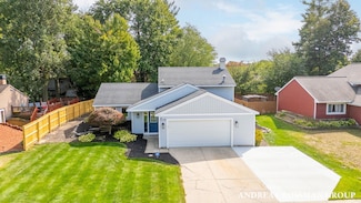 828 Tierra St SE, Grand Rapids, MI 49508