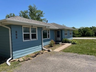 805 E Price Ave, Savannah, MO 64485