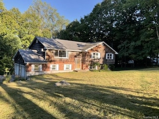 21 Raemont Rd, Granite Springs, NY 10527