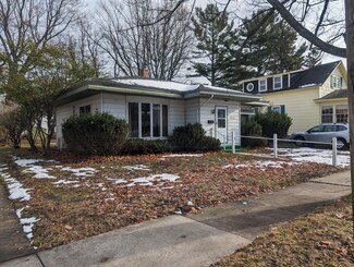 312 N Ferry St, Ludington, MI 49431
