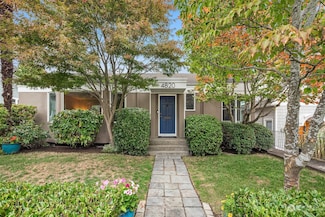 4820 NE 40th St, Seattle, WA 98105