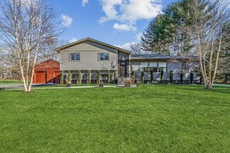 6 Wakeland Rd, Dover, MA 02030