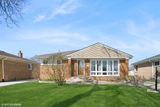 4532 Grace St, Schiller Park, IL 60176
