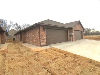 433 Chalk Hill Ct, Edmond, OK 73003