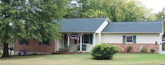 727 S Locust St, Carlinville, IL 62626