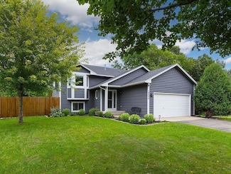 18890 Barrington Dr, Eden Prairie, MN 55346