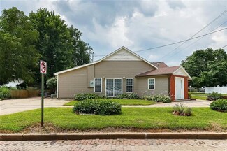 103 S 6th St, Adel, IA 50003