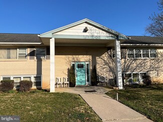 841 Londonderry Blvd, Palmyra, PA 17078