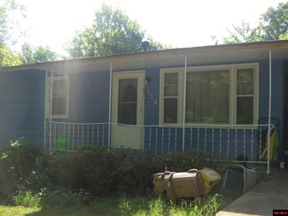 424 South St, Flippin, AR 72634