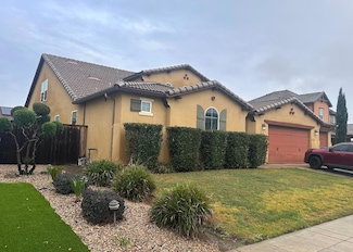 1047 Maine Ave, Clovis, CA 93619