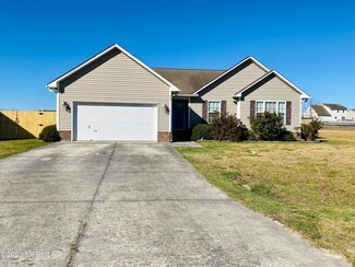 308 Combine Ct, Richlands, NC 28574