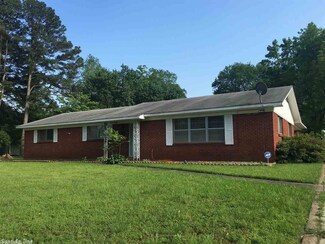 809 W Grumbles St, Nashville, AR 71852
