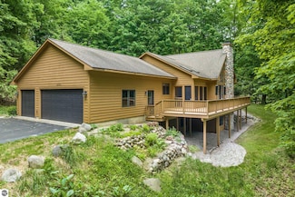 6352 S Westwood Pkwy, Suttons Bay, MI 49682