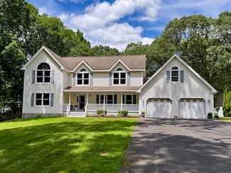 17 Memory Ln, Waterford, CT 06385