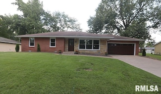 200 Circle Dr, Herrin, IL 62948