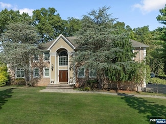 192 White Ave, Old Tappan, NJ 07675