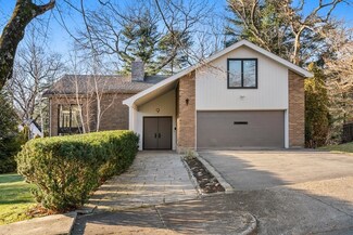 9 Newbrook Cir, Chestnut Hill, MA 02467