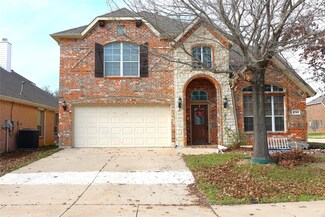 8765 Royalwood Dr, Fort Worth, TX 76131