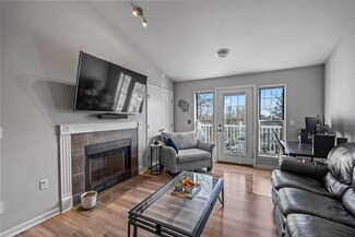 922 Harbor House Dr Unit 5, Madison, WI 53719