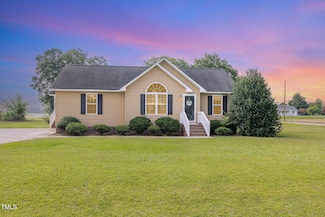 16 Emily Ct, Newton Grove, NC 28366