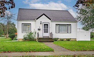 3 Taylor Dr, Tonawanda, NY 14150