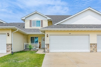 1204 Crescent View Dr NE, Cedar Rapids, IA 52402